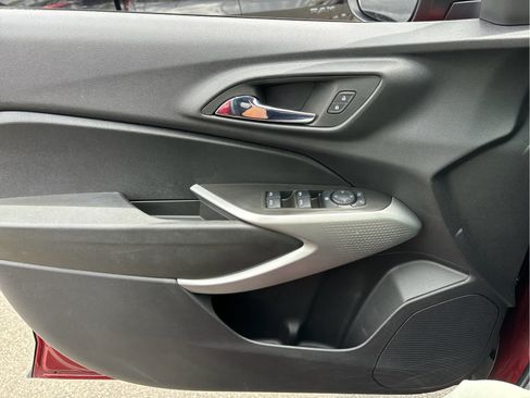 Certified 2024 Chevrolet Trax RS w/ Driver Confidence Package FWD image 18