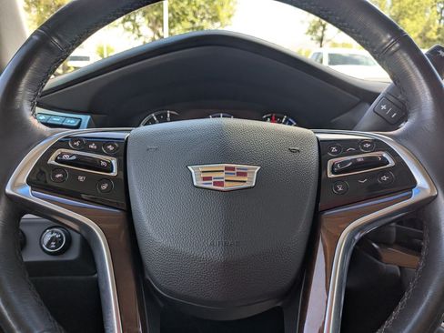 Used 2019 Cadillac Escalade Luxury AWD/4WD image 17