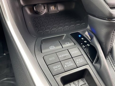 Used 2025 Toyota RAV4 XLE image 25