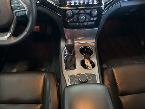 Used 2022 Jeep Grand Cherokee Limited AWD/4WD image 10