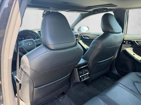 Used 2022 Toyota Avalon Limited w/ Advanced Safety Package FWD image 18