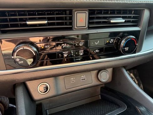 Used 2023 Nissan Rogue S image 11