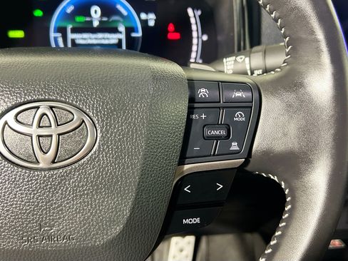 Used 2025 Toyota Camry SE FWD image 19