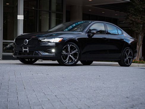 Certified 2025 Volvo S60 B5 Plus image 1