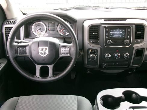 Used 2017 RAM 1500 Express RWD image 18