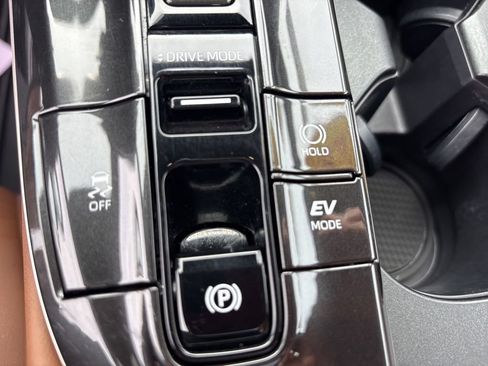 Used 2025 Toyota Crown Signia w/ Advanced Technology Package AWD/4WD image 29