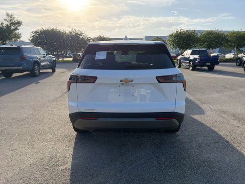 Used 2026 Chevrolet Equinox LT FWD image 4
