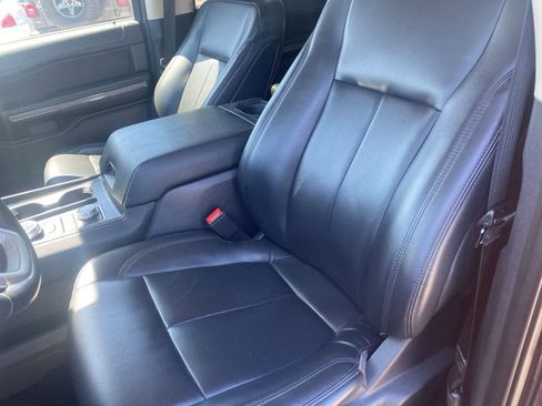 Used 2024 Ford Expedition Max XLT image 11