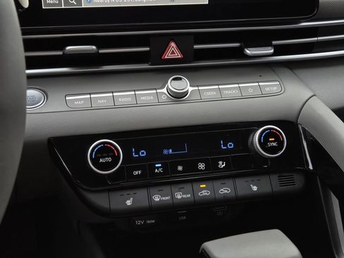 Used 2023 Hyundai Elantra SEL w/ Convenience Package FWD image 14