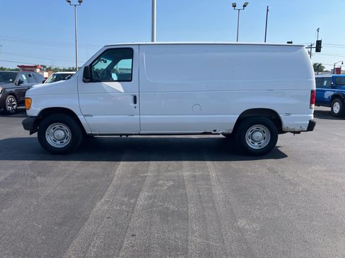 Used 2005 Ford E-150 and Econoline 150 RWD image 3