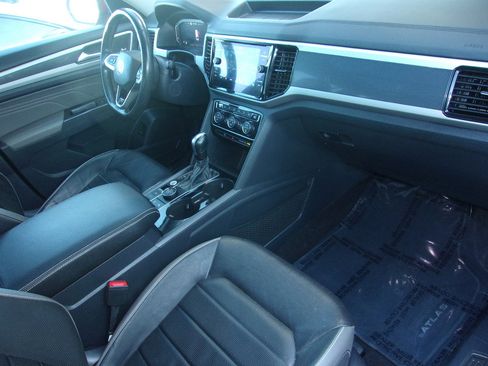 Used 2022 Volkswagen Atlas SEL Premium image 9