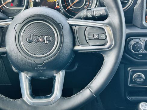 Used 2022 Jeep Wrangler Unlimited Sahara image 16