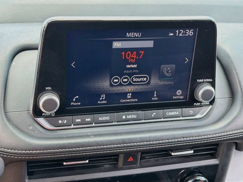 Used 2025 Nissan Rogue SV FWD image 12