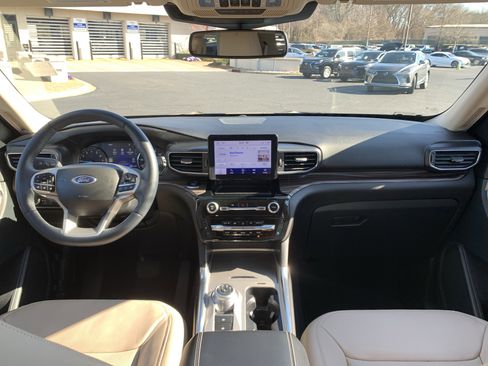 Used 2023 Ford Explorer Limited w/ Equipment Group 301A image 30