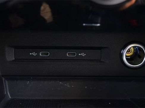 Certified 2023 Volkswagen Taos SE w/ Panoramic Sunroof Package image 15