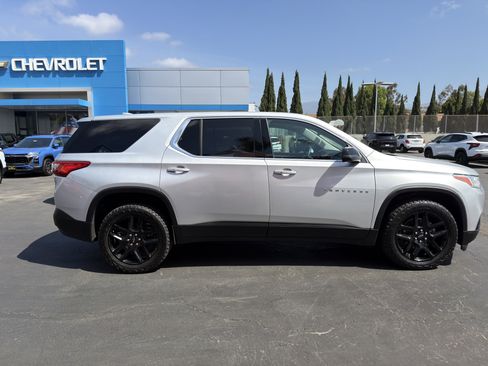 Used 2021 Chevrolet Traverse LS FWD image 9