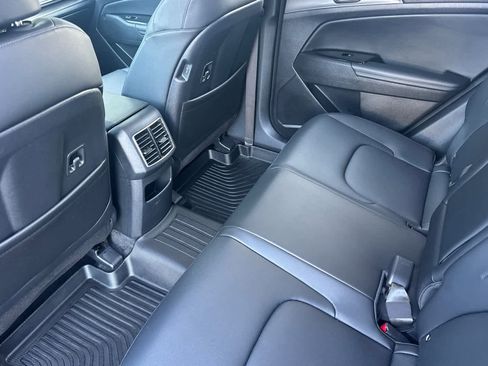 Used 2025 Kia Sportage EX image 11