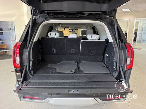 Certified 2025 Ford Expedition Platinum AWD/4WD image 12