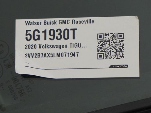 Used 2020 Volkswagen Tiguan SE image 29