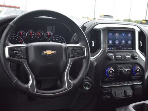 Used 2022 Chevrolet Silverado 1500 LT AWD/4WD image 19