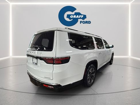 Used 2024 Jeep Wagoneer L Series III w/ Flexible Seating Group AWD/4WD image 7