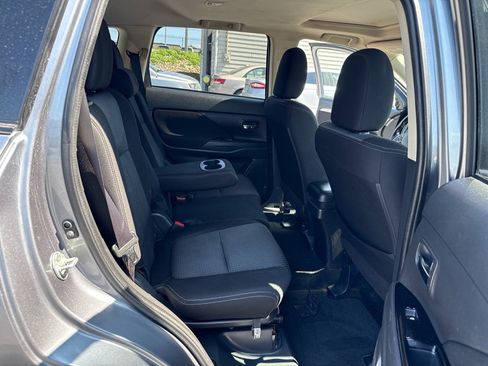 Used 2017 Mitsubishi Outlander SE FWD image 13