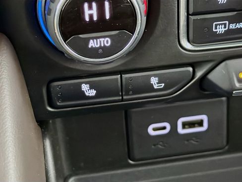 Used 2021 Chevrolet Tahoe Z71 w/ Z71 Signature Package AWD/4WD image 23