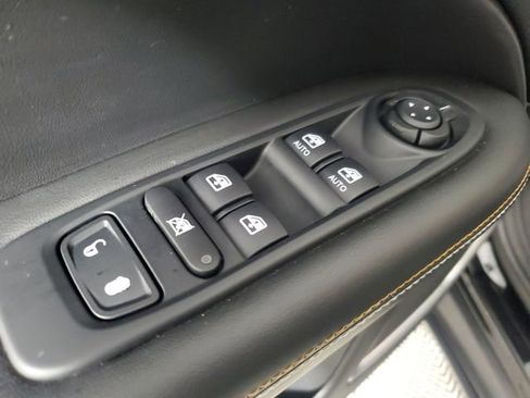 Used 2018 Jeep Compass Latitude w/ Popular Equipment Group image 18