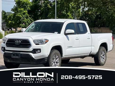 Used 2018 Toyota Tacoma SR5 AWD/4WD image 8