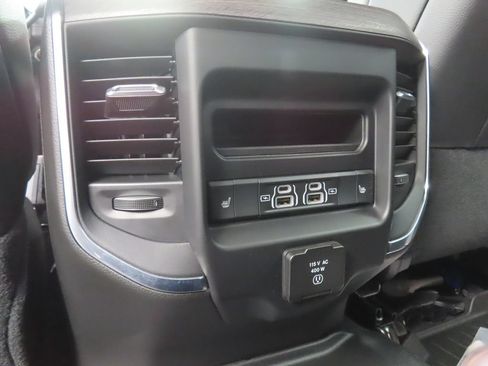 Used 2026 RAM 2500 Laramie AWD/4WD image 18