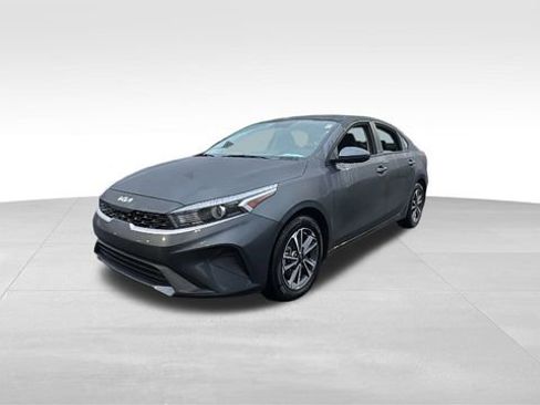 Used 2024 Kia Forte LXS image 3