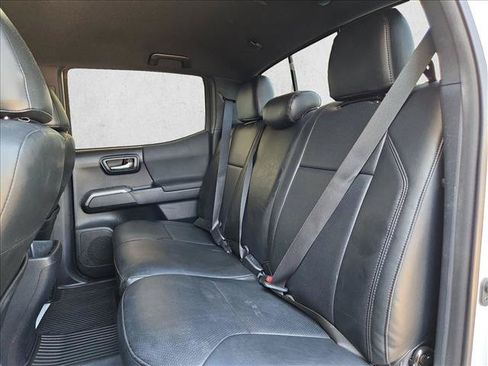 Used 2018 Toyota Tacoma TRD Sport w/ Technology Package AWD/4WD image 16