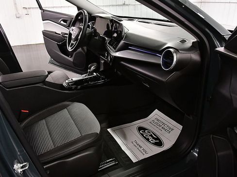 Used 2025 Chevrolet Trax LT w/ Driver Confidence Package image 28