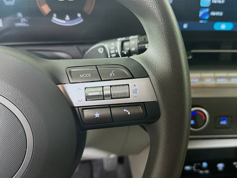 Used 2025 Hyundai Kona SE FWD image 17