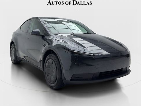 Used 2026 Tesla Model Y 2WD image 2