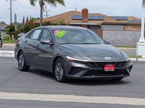 Used 2024 Hyundai Elantra SEL FWD image 3