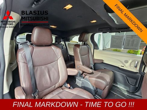 Used 2022 Toyota Sienna Platinum image 22