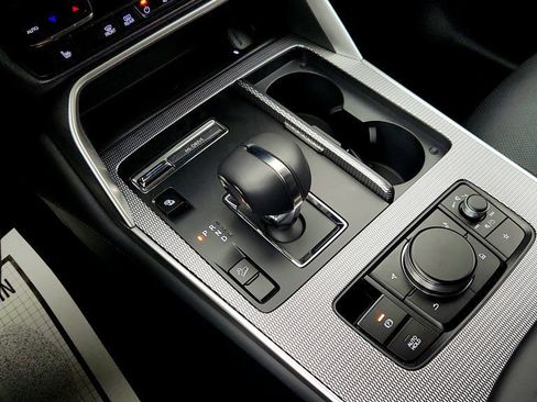 Used 2025 MAZDA CX-70 Plug-In Hybrid w/ Premium Pkg image 17