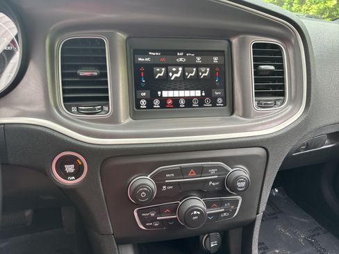 Used 2022 Dodge Charger SXT RWD image 15