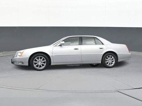 Used 2010 Cadillac DTS Luxury image 54