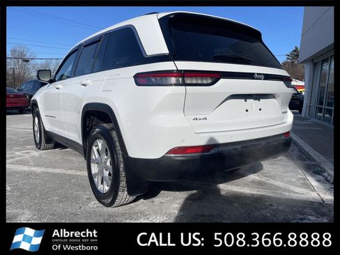 Used 2024 Jeep Grand Cherokee Limited image 3