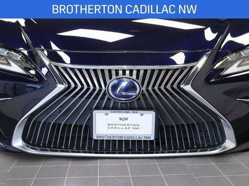 Used 2020 Lexus ES 300h w/ Accessory Package image 11