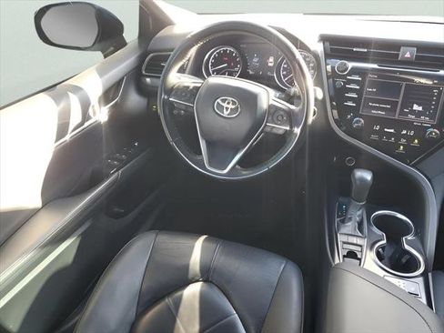 Used 2019 Toyota Camry XLE FWD image 9