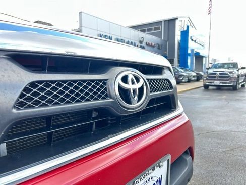 Used 2012 Toyota Tacoma 4x4 Double Cab w/ TRD Off-Road Pkg image 12