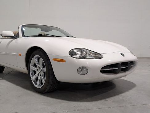 Used 2003 Jaguar XK8 Convertible image 21