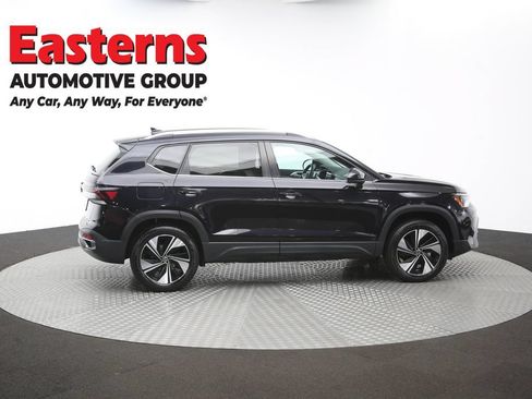 Used 2025 Volkswagen Taos SE AWD/4WD image 44