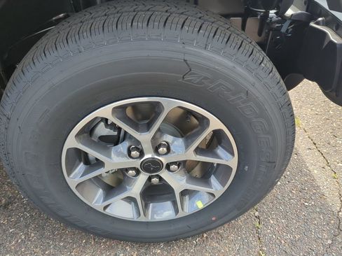 New 2025 Jeep Gladiator Sport image 10