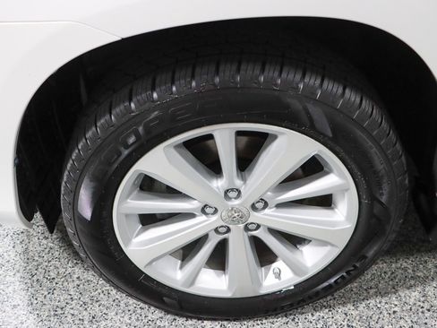 Used 2012 Toyota Highlander Limited AWD/4WD image 11