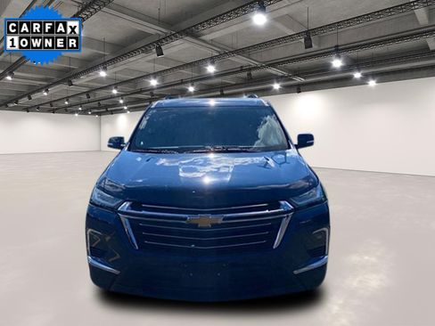 Used 2022 Chevrolet Traverse LT image 2