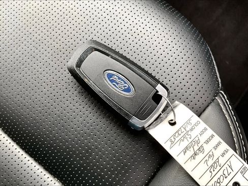 Used 2025 Ford Escape Platinum AWD/4WD image 20